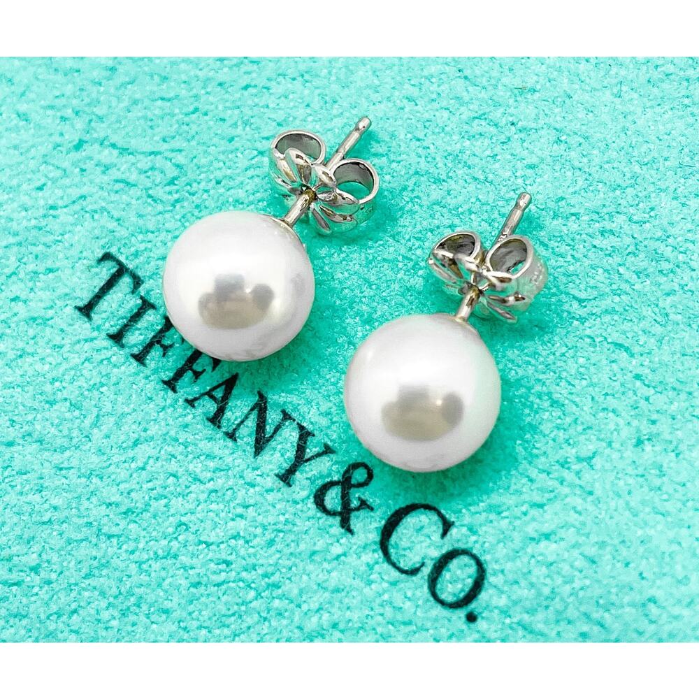 Tiffany & Co. Ziegfeld 8mm Freshwater Pearl Stud Earrings in Sterling Silver - Picture 3 of 16